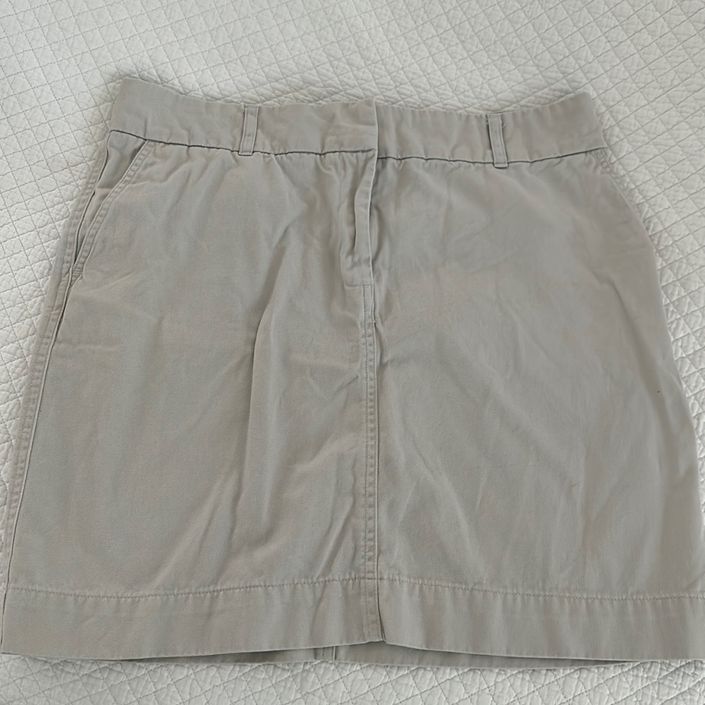 Vineyard Vines khaki skirt size10